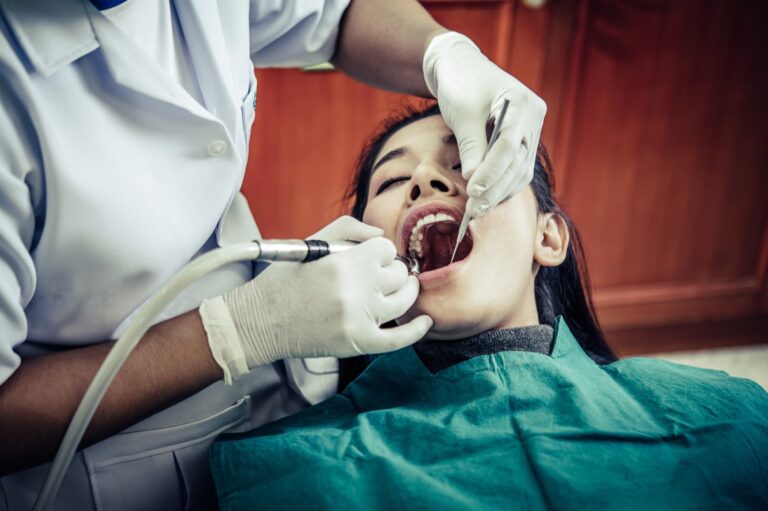 Limpieza dental profesional en Inspire Dental